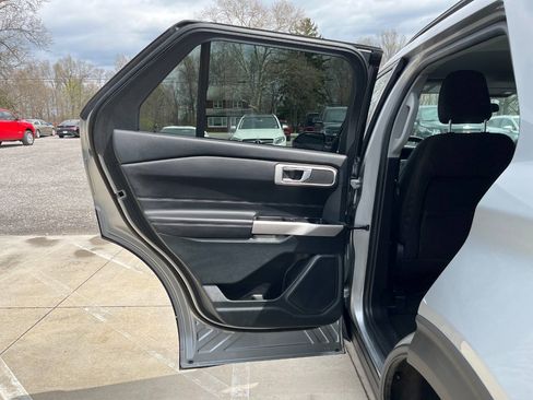 Used 2023 Ford Explorer XLT AWD/4WD image 19