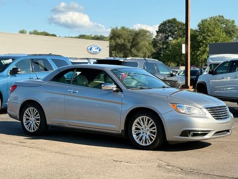 Used 2013 Chrysler 200 Limited FWD image 21