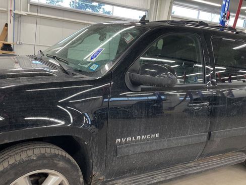 Used 2011 Chevrolet Avalanche LT AWD/4WD image 4