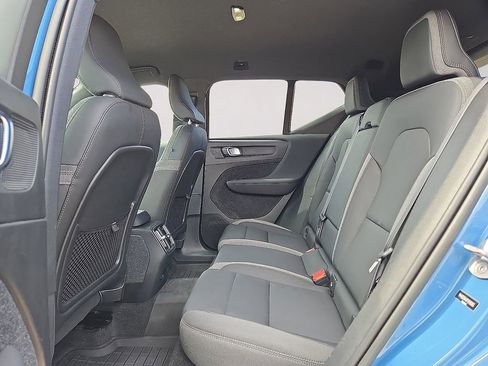 Used 2023 Volvo XC40 Recharge Core AWD/4WD image 16