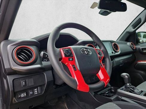 Used 2023 Toyota Tacoma TRD Off-Road w/ Technology Package AWD/4WD image 10