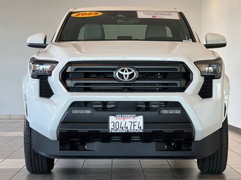 Certified 2025 Toyota Tacoma SR5 image 9