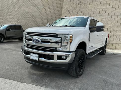 Used 2019 Ford F250 Lariat w/ Lariat Value Package AWD/4WD image 2