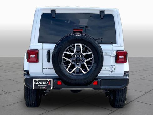 Used 2025 Jeep Wrangler Unlimited Sahara AWD/4WD image 5