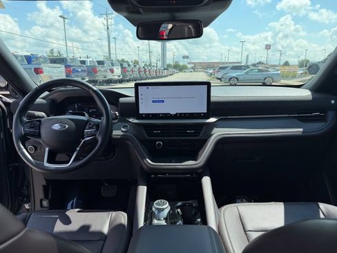 Certified 2025 Ford Explorer Platinum w/ LUX Leather Package AWD/4WD image 34