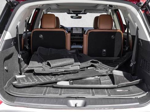 Used 2023 Nissan Pathfinder Platinum image 25