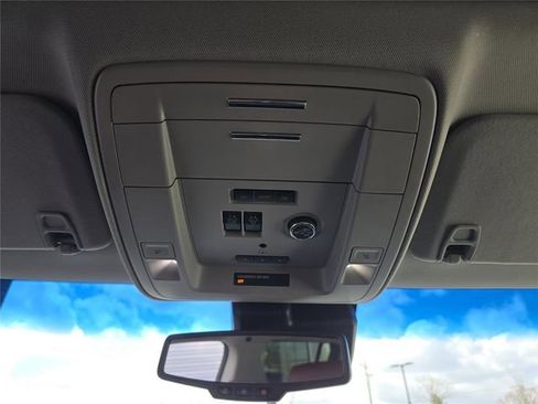 Used 2019 Chevrolet Suburban Premier w/ Premier Plus Edition image 26