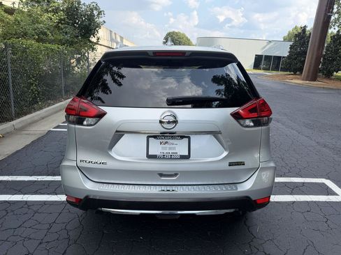Used 2019 Nissan Rogue S w/ Special Edition Package FWD image 6