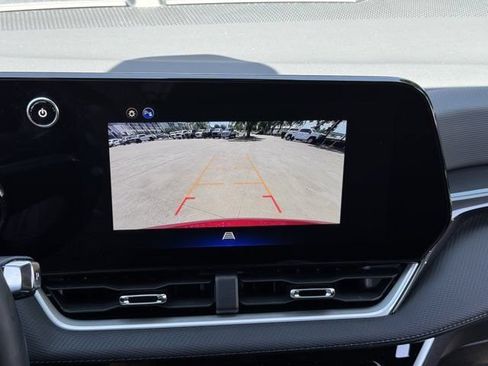 Used 2025 Chevrolet Equinox LT FWD image 18