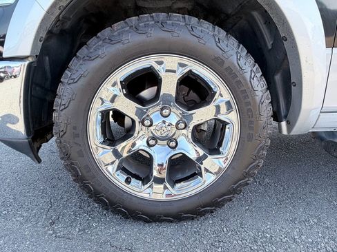 Used 2018 RAM 1500 Laramie image 32