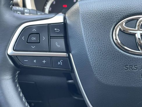 Used 2023 Toyota Highlander XLE FWD image 24
