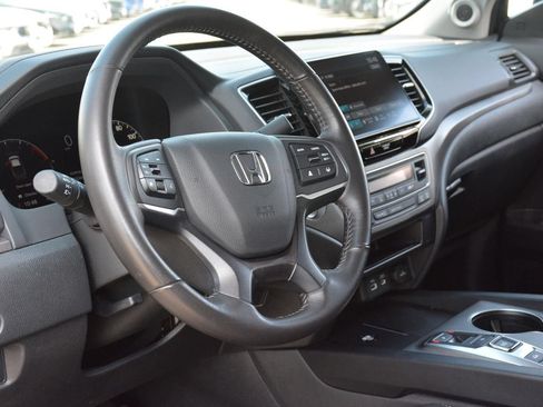 Used 2025 Honda Ridgeline Sport image 11