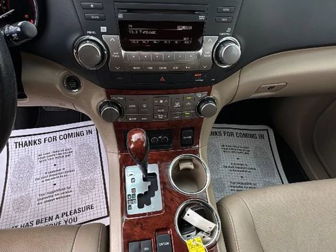 Used 2012 Toyota Highlander Limited FWD image 11