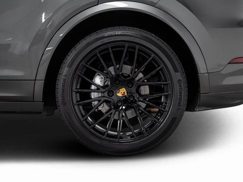 Used 2021 Porsche Cayenne Coupe image 14