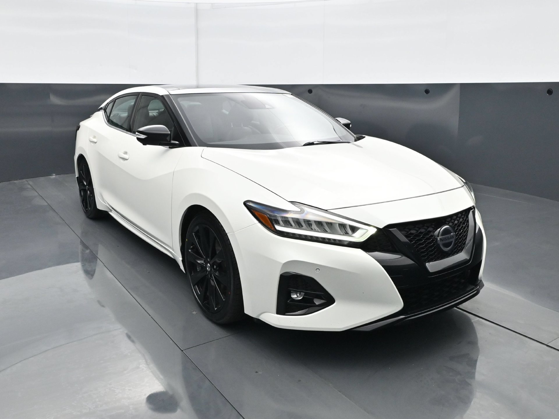 Used 2021 Nissan Maxima SR FWD image 11