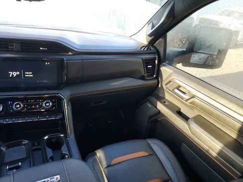 Used 2024 GMC Sierra 2500 AT4 w/ AT4 Premium Plus Package AWD/4WD image 15