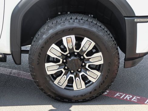 Used 2025 GMC Sierra 2500 Denali w/ Denali Reserve Package AWD/4WD image 11