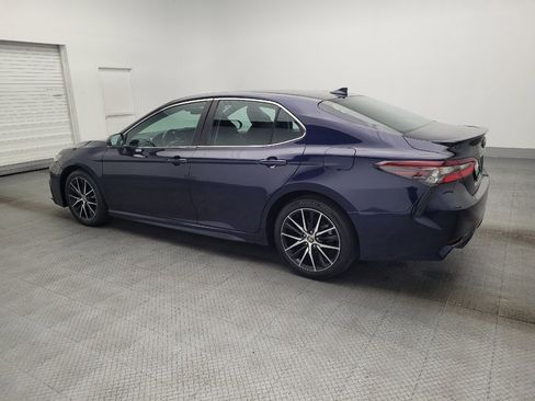 Used 2022 Toyota Camry SE image 3