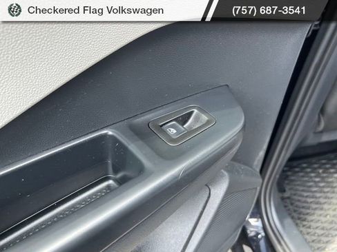 Used 2025 Volkswagen Taos SE image 25