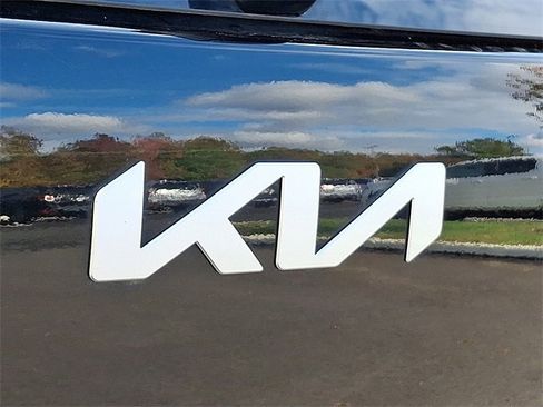 Used 2022 Kia Niro LX image 27