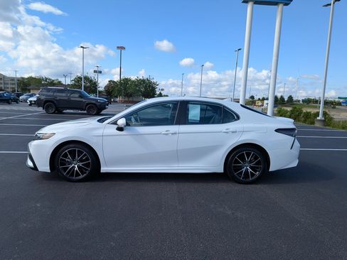 Used 2024 Toyota Camry SE FWD image 6