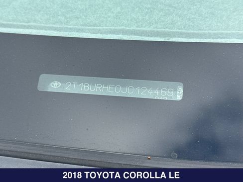 Used 2018 Toyota Corolla LE FWD image 2