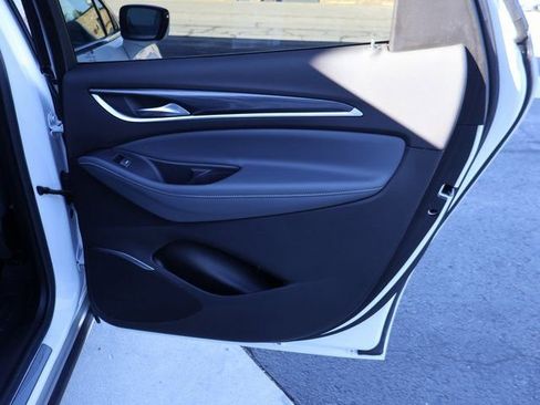 Used 2021 Buick Enclave Essence image 14