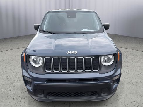 Used 2023 Jeep Renegade Latitude AWD/4WD image 8