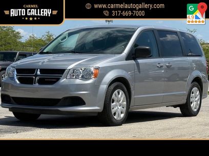 Used 2018 Dodge Grand Caravan SE w/ UConnect Hands-Free Group