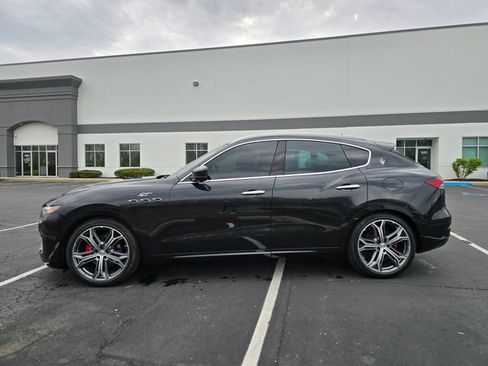 Used 2023 Maserati Levante GT AWD/4WD image 9