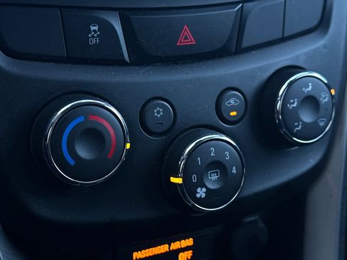 Used 2020 Chevrolet Trax LT w/ LT Convenience Package image 20