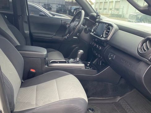 Used 2021 Toyota Tacoma TRD Sport image 16