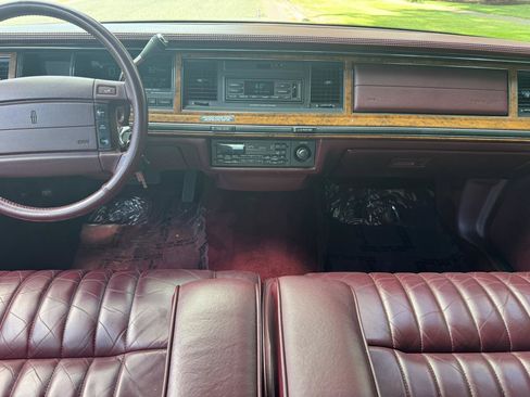 Used 1994 Lincoln Town Car Executive RWD image 14