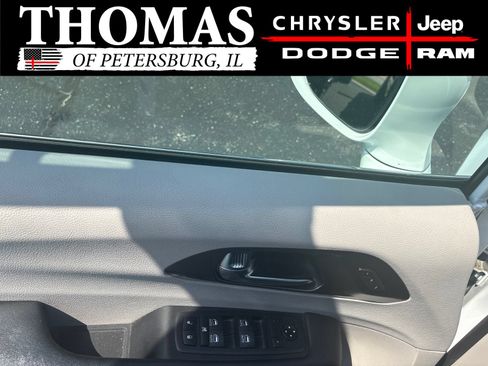 Used 2020 Chrysler Pacifica Touring-L Plus w/ Tire & Wheel Group FWD image 9