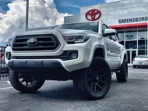 Used 2022 Toyota Tacoma SR5 w/ Technology Package RWD image 1