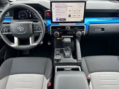 Used 2025 Toyota Tacoma TRD Sport w/ TRD Sport Upgrade Package image 15