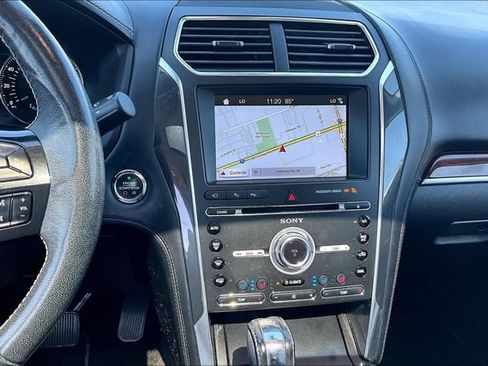 Used 2018 Ford Explorer Platinum AWD/4WD image 4