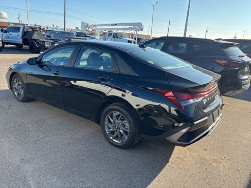 Used 2024 Hyundai Elantra SEL image 7