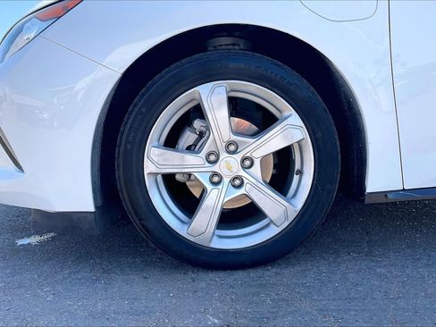 Used 2018 Chevrolet Volt LT FWD image 4