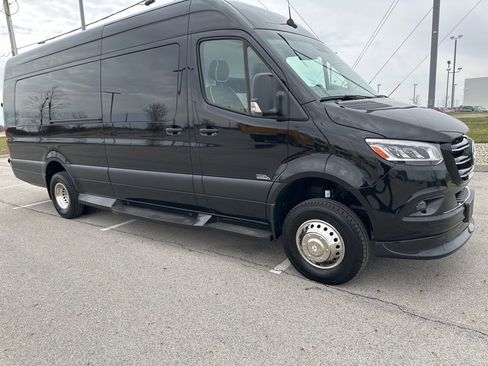 Used 2023 Mercedes-Benz Sprinter 3500 image 30