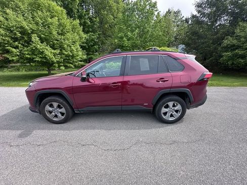 Used 2022 Toyota RAV4 XLE w/ XLE Grade Weather Package AWD/4WD image 6