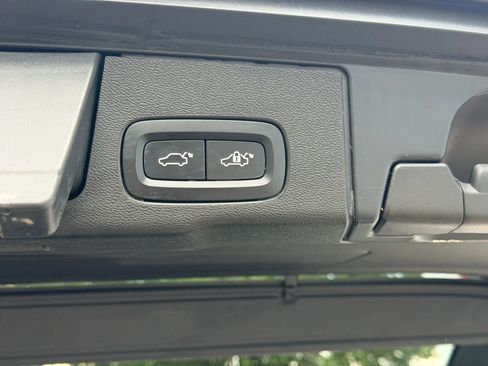 Used 2021 Volvo XC60 T6 Momentum AWD/4WD image 16