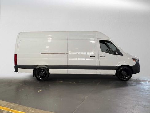 Used 2026 Mercedes-Benz Sprinter 2500 image 2