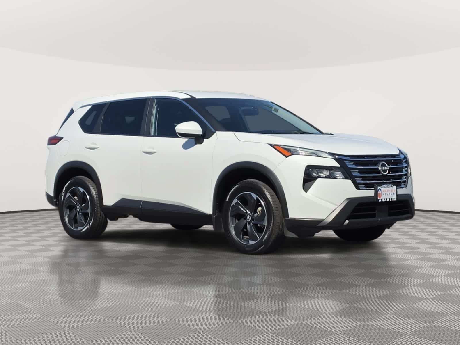 Used 2025 Nissan Rogue SV AWD/4WD image 3