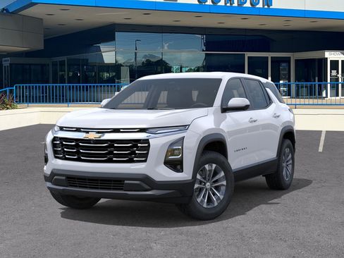 New 2026 Chevrolet Equinox LT w/ Convenience Package II FWD image 6