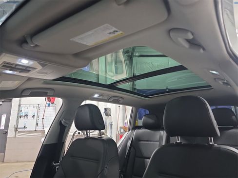 Used 2017 Volkswagen Golf Alltrack SE image 28