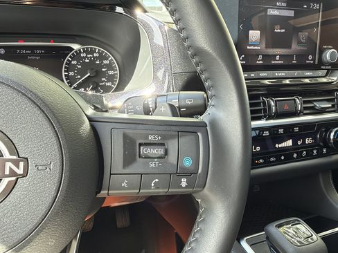 Used 2025 Nissan Pathfinder SV FWD image 27