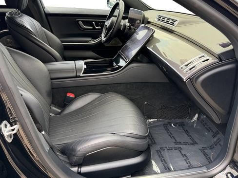Used 2023 Mercedes-Benz S 500 4MATIC w/ AMG Line image 9