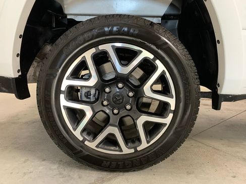 Used 2026 RAM 1500 Laramie AWD/4WD image 9