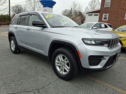 Used 2023 Jeep Grand Cherokee Laredo image 7